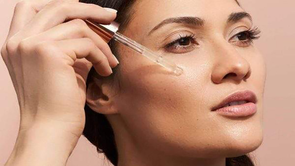 تأثیر هیدراتاسیون و مکمل‌های هیالورونیک اسید بر آبرسانی پوست