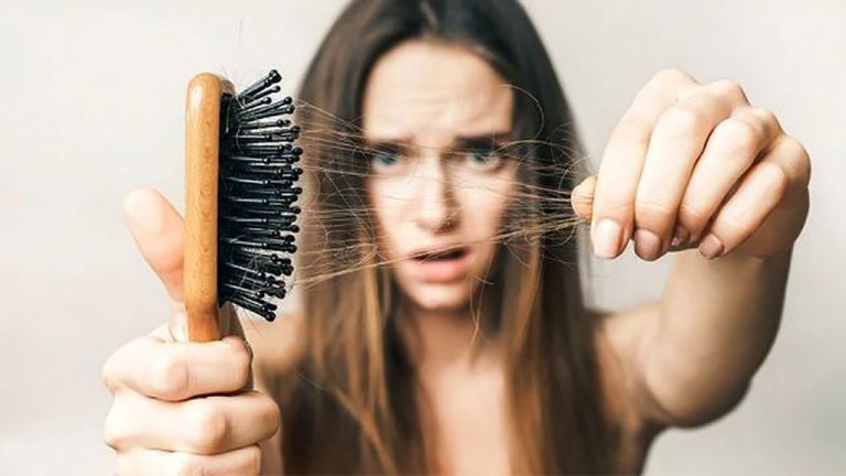 بیوتین یا زینک؟ کدام مکمل برای توقف ریزش مو موثرتر است؟