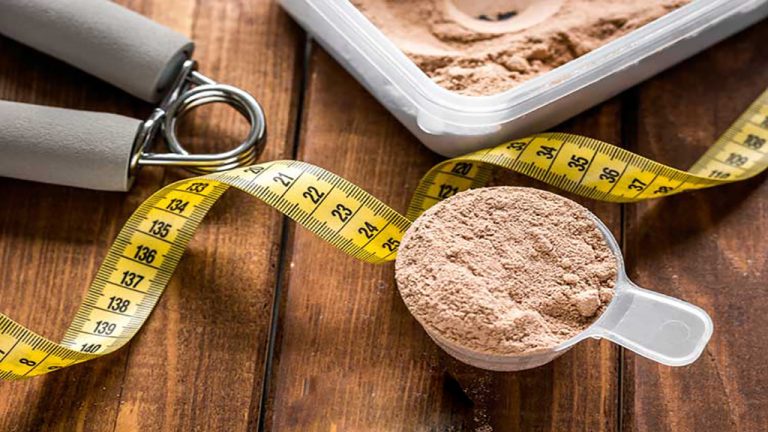 پروتئین وی برای کاهش وزن در بهار مناسب است یا حجمگیری؟